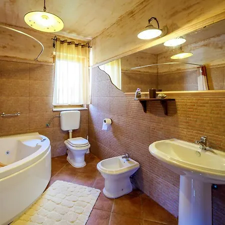 Charming Holiday With Garden Holiday home *