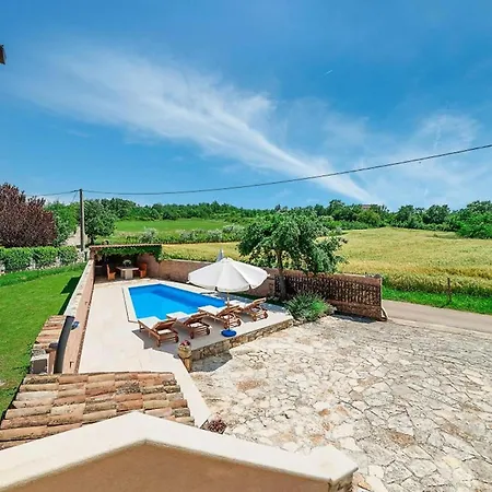 Holiday home Charming Holiday With Garden